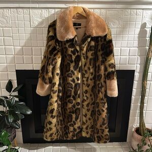 Unreal Fur Orient Express M Leopard Pink EUC